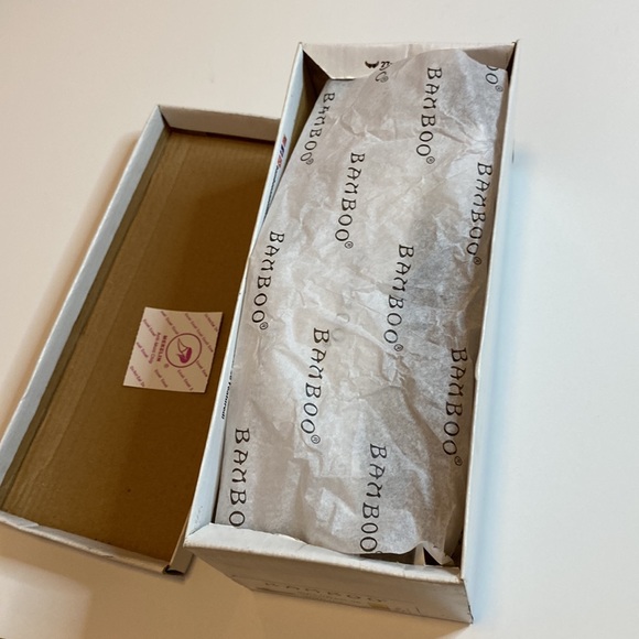 Studded jelly flat sandal NWT! Size 6 - Picture 11 of 11